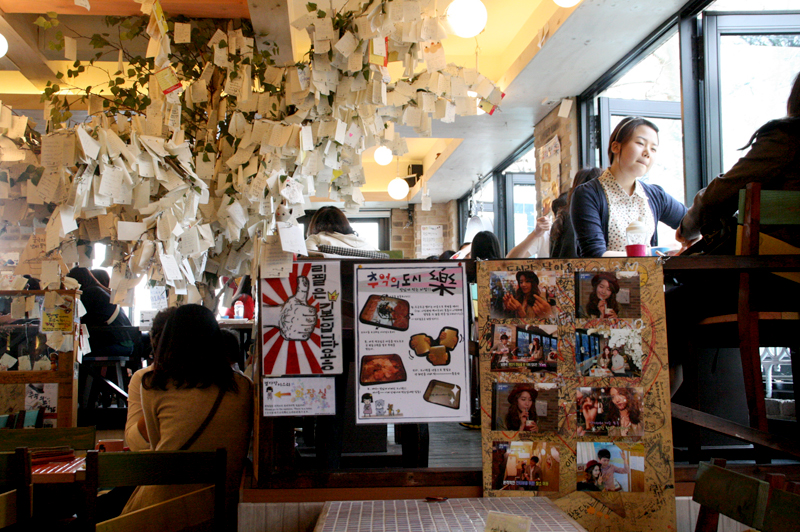 Miss Lee Cafe Insadong, We Got Married, Yongseo