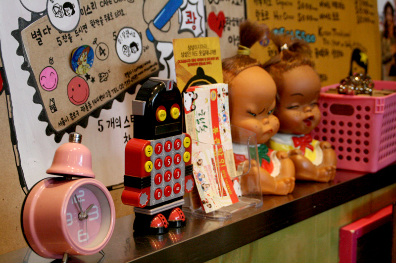 Miss Lee Cafe Insadong, We Got Married, Yongseo