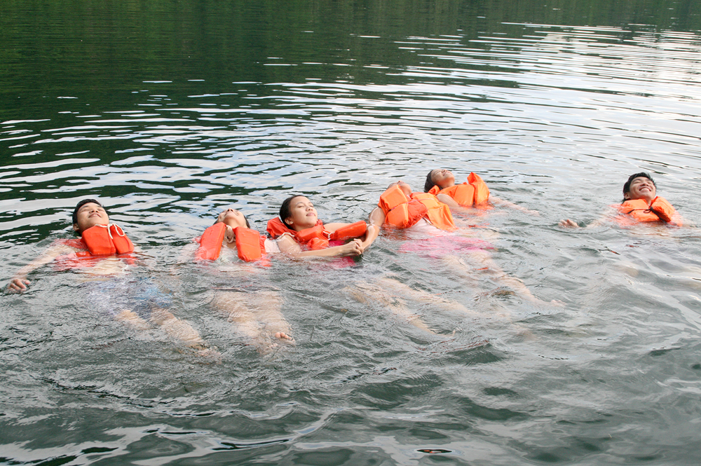 swimming at pandin lake