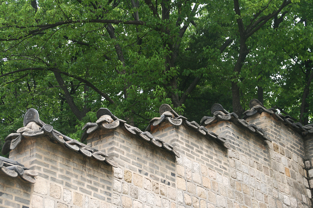 changdokgeung palace wall